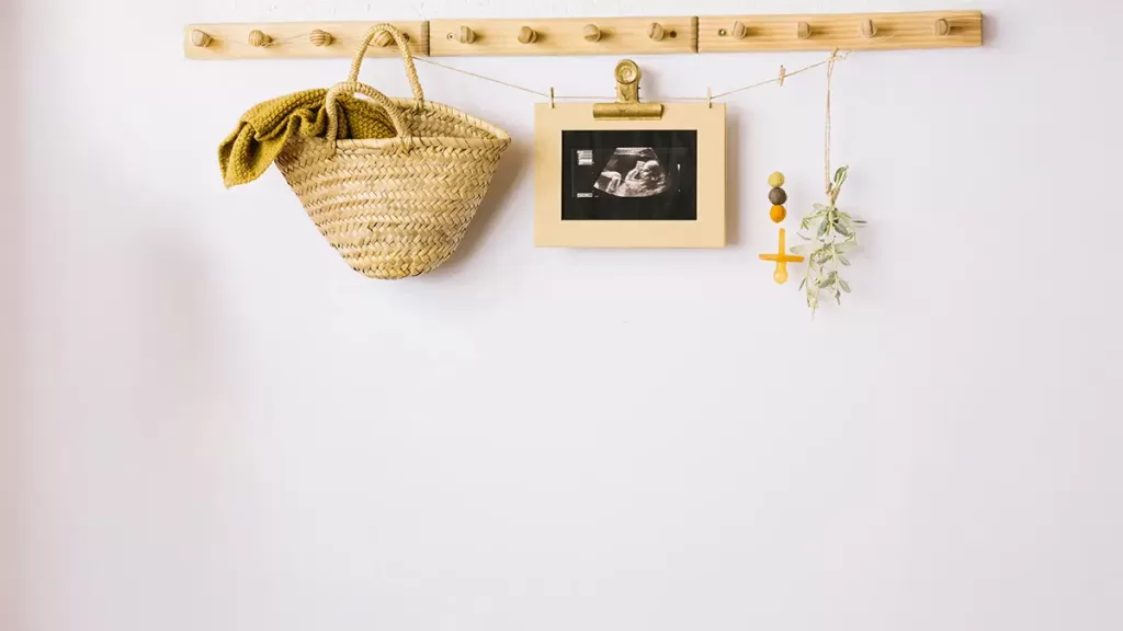 Turn-those-tiny-footprints-into-creative-wall-displays-that-grows-with-your-heart
